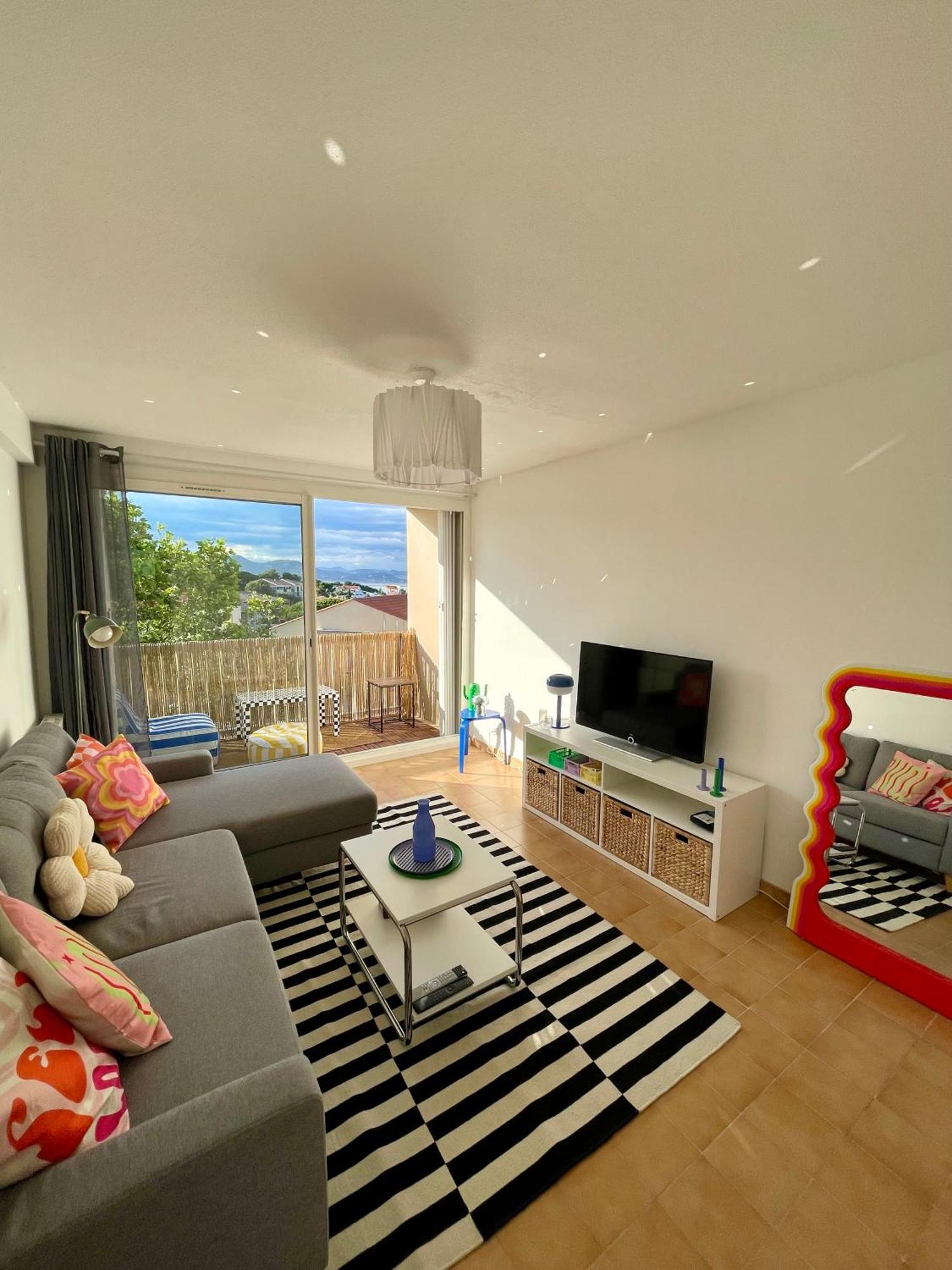 Superbe Duplex Refait A Neuf ! Apartment อิแยร์ ภายนอก รูปภาพ